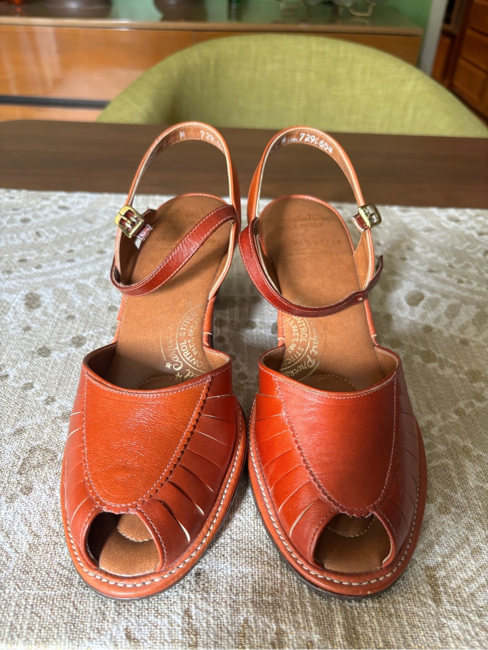 Classic vintage Women's Brown Leather Peep-Toe Slingback Sandals